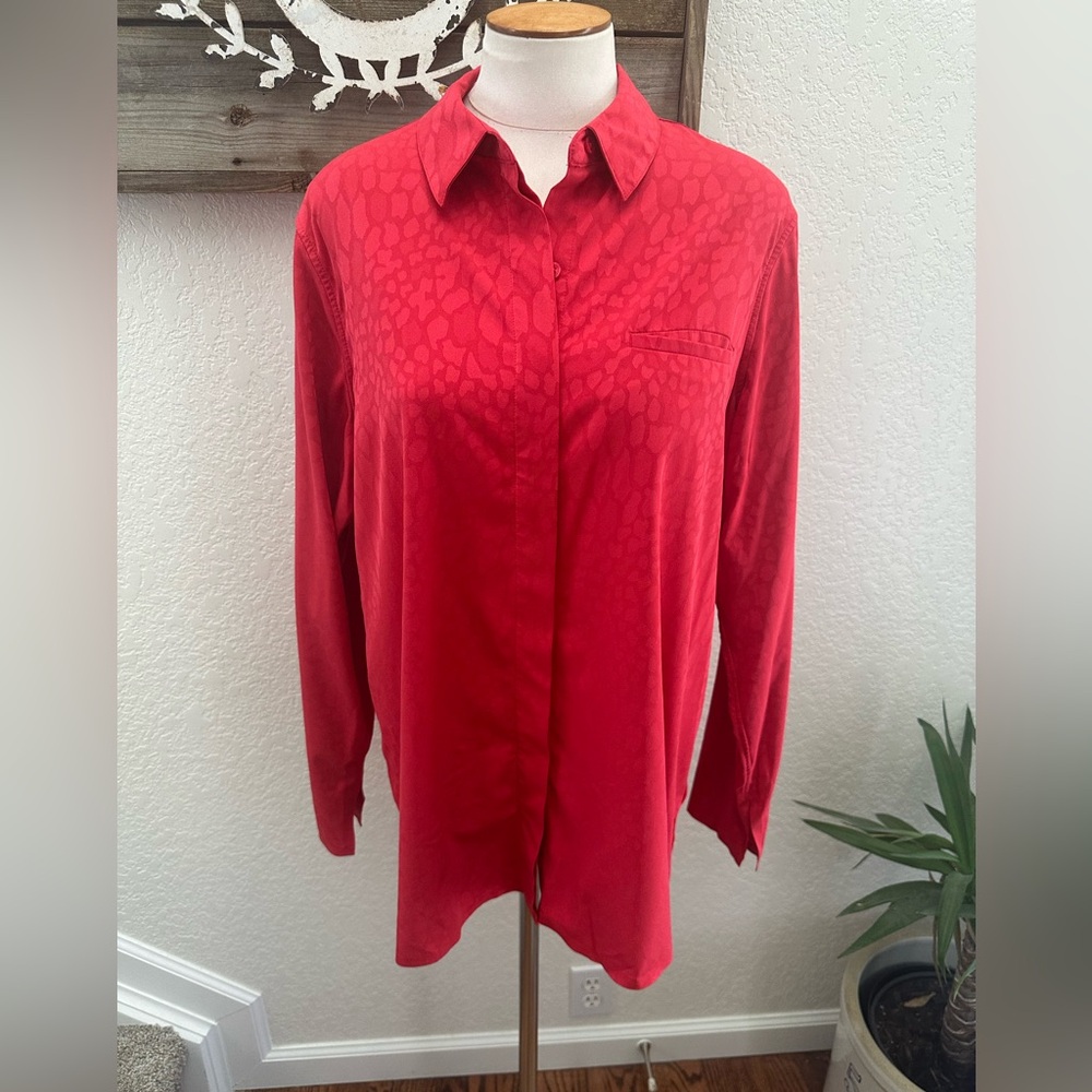 Athleta Urbanite Red patterned button down tunic long sleeve Shirt ladies Large
